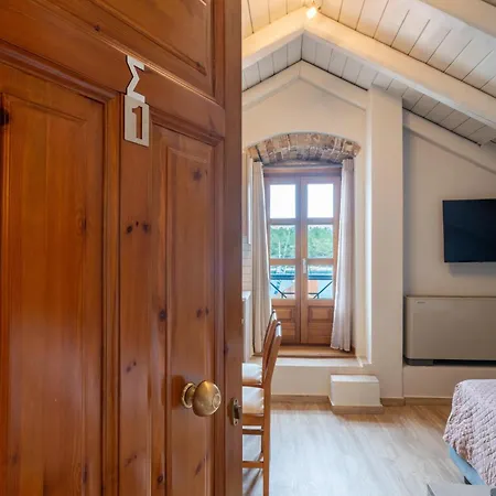 Authentic In Fiscardo * فيسكاردو