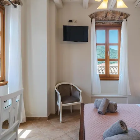 Authentic In Fiscardo فيسكاردو